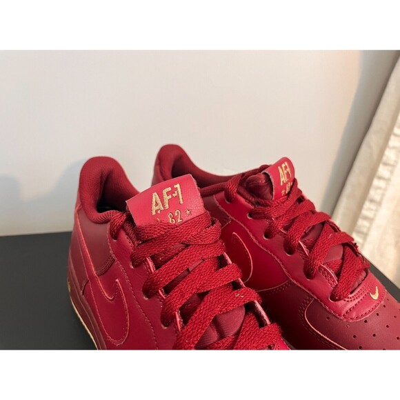 2018 NIKE AIR FORCE 1‎ GS LOW TEAM RED BURGUNDY SUMMIT WHITE GOLD 314192-613 7Y - Picture 4 of 16